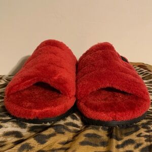 UGG Men's Red Fluffy Slides